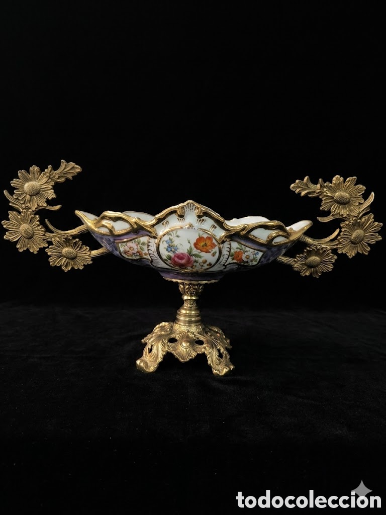 Antig&uuml;edades: Centro de mesa de porcelana y bronce