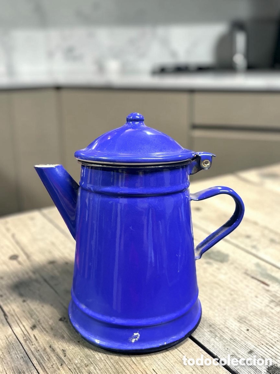 Antig&uuml;edades: Antigua cafetera esmaltada azul marino