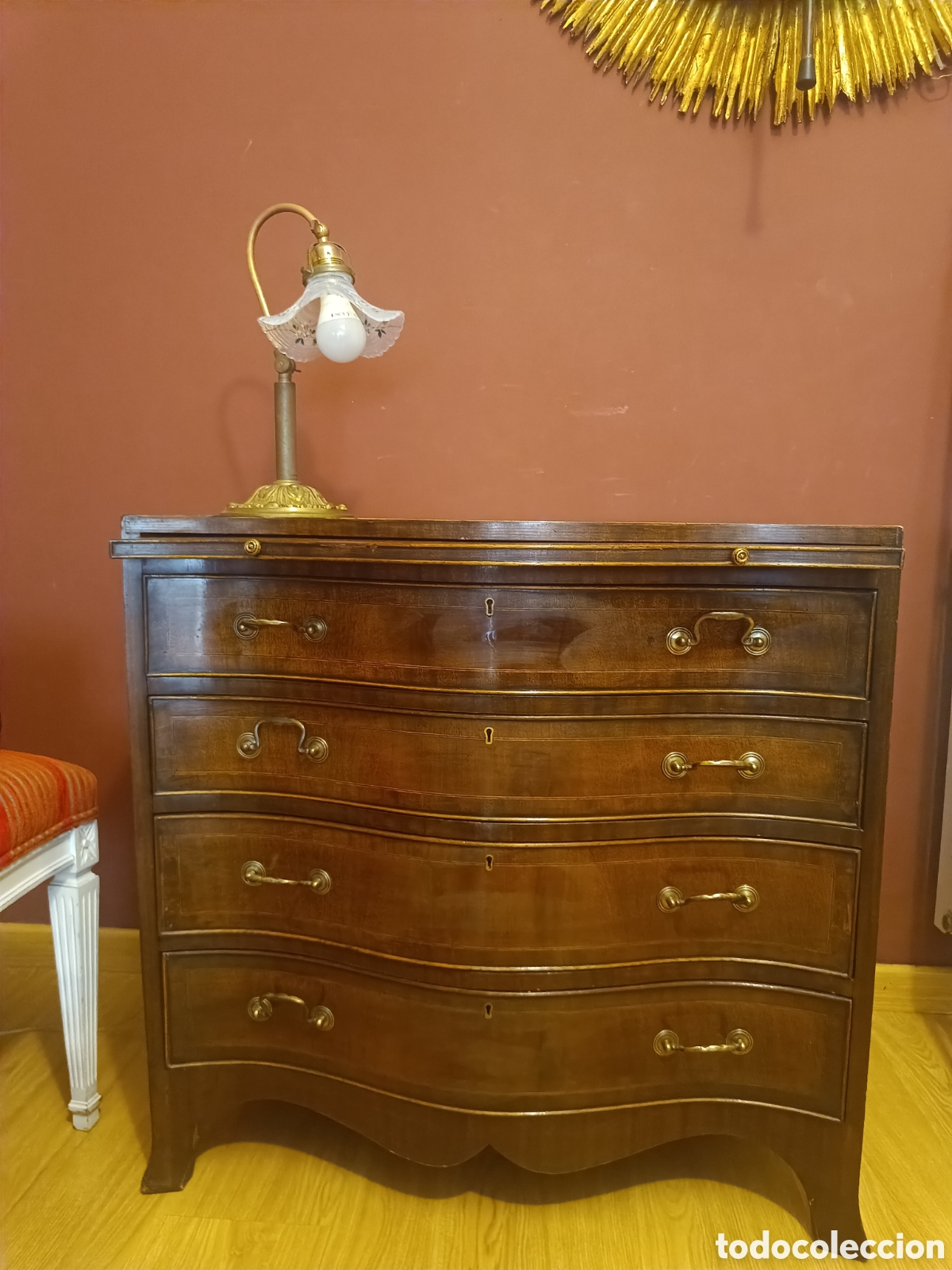 Antig&uuml;edades: C&oacute;moda antigua de madera