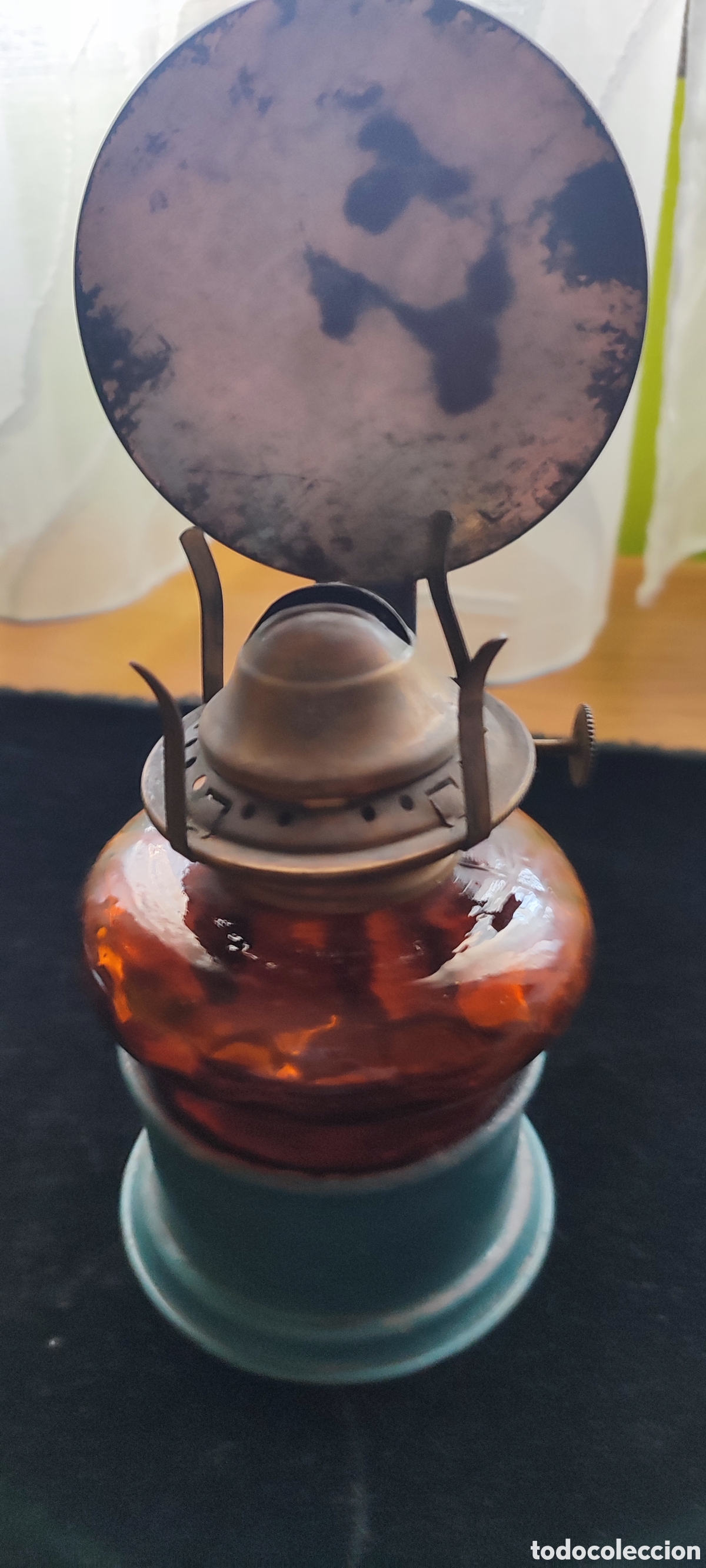 Antig&uuml;edades: Antiguo quinqu&eacute; o lampara de petroleo del siglo XIX para iluminaci&oacute;n