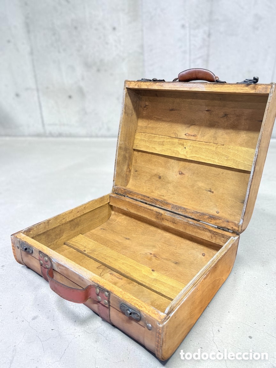 Antig&uuml;edades: Maleta de madera antigua - Foto 6