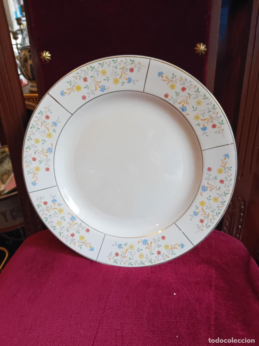 Antig&uuml;edades: Plato de China Opaca con sello por debajo principios del siglo XX