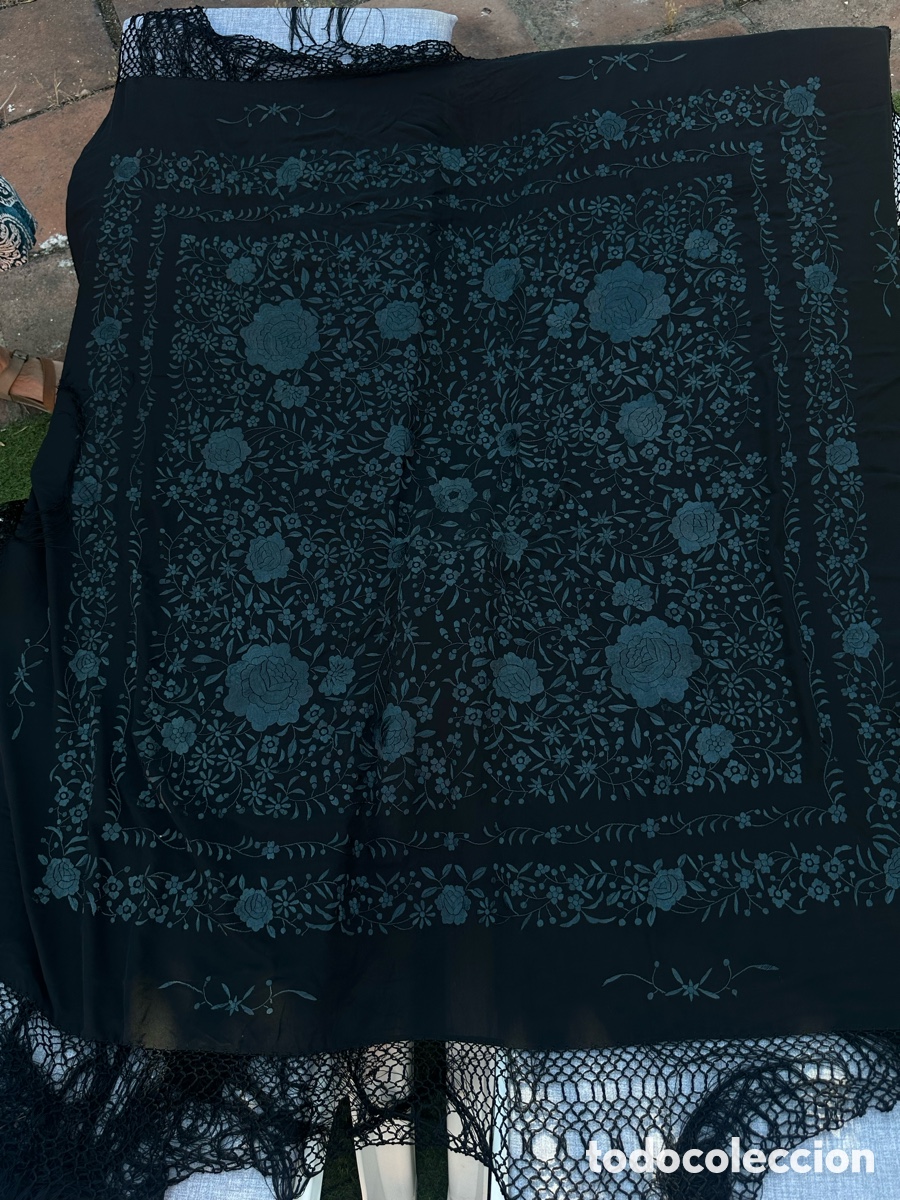 Antig&uuml;edades: Mant&oacute;n de Manila negro bordado