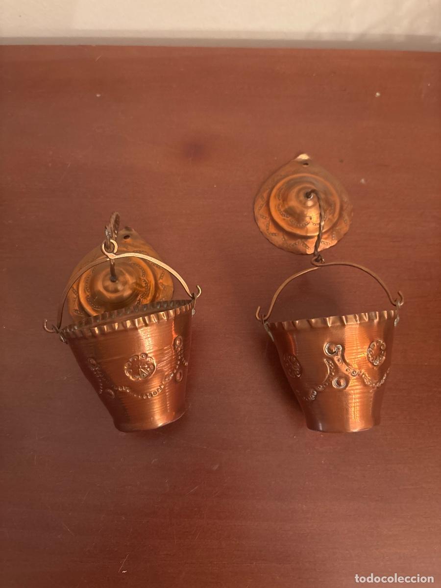 Antig&uuml;edades: Pareja de peque&ntilde;os cubos de laton - Foto 2