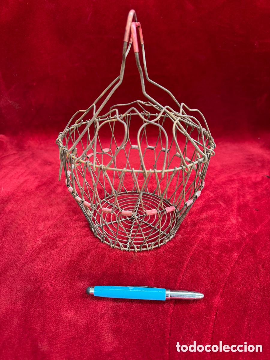 Antig&uuml;edades: Antigua huevera, cesta de alambre plegable!