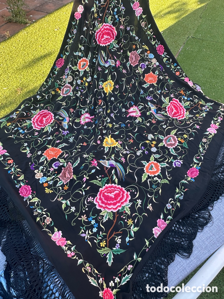 Antig&uuml;edades: Mant&oacute;n de Manila Negro bordado