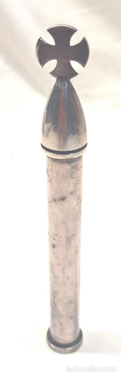 Antig&uuml;edades: Hisopo Bolsillo para Agua Bendita Bronce ba&ntilde;o de Plata. Med. 12.5 cm