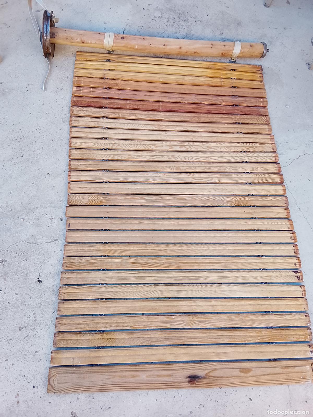 Antig&uuml;edades: Antigua Persiana de Caj&oacute;n 120x90,5-Pino de Melis-Eje Original-Volantes de Chapa-S.XX-Ideal restaurar