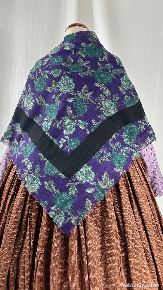 Antig&uuml;edades: Pa&ntilde;uelo de lanilla morado y verde