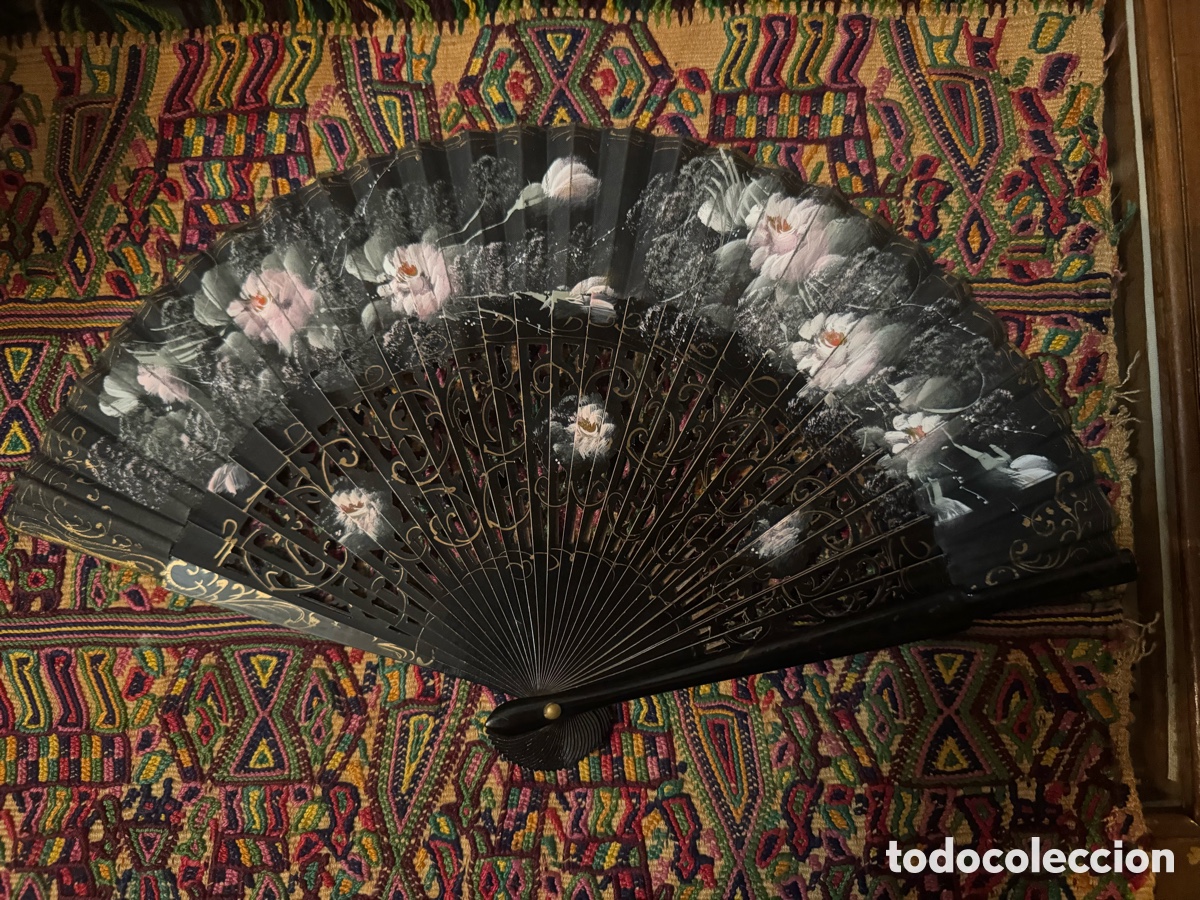 Antig&uuml;edades: Abanico pintado a mano de madera