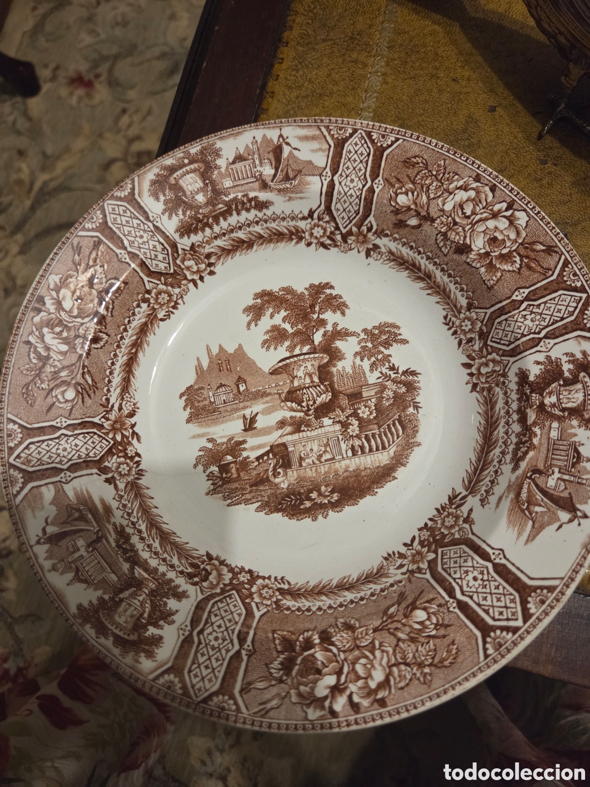 Antig&uuml;edades: Plato marr&oacute;n Sargadelos