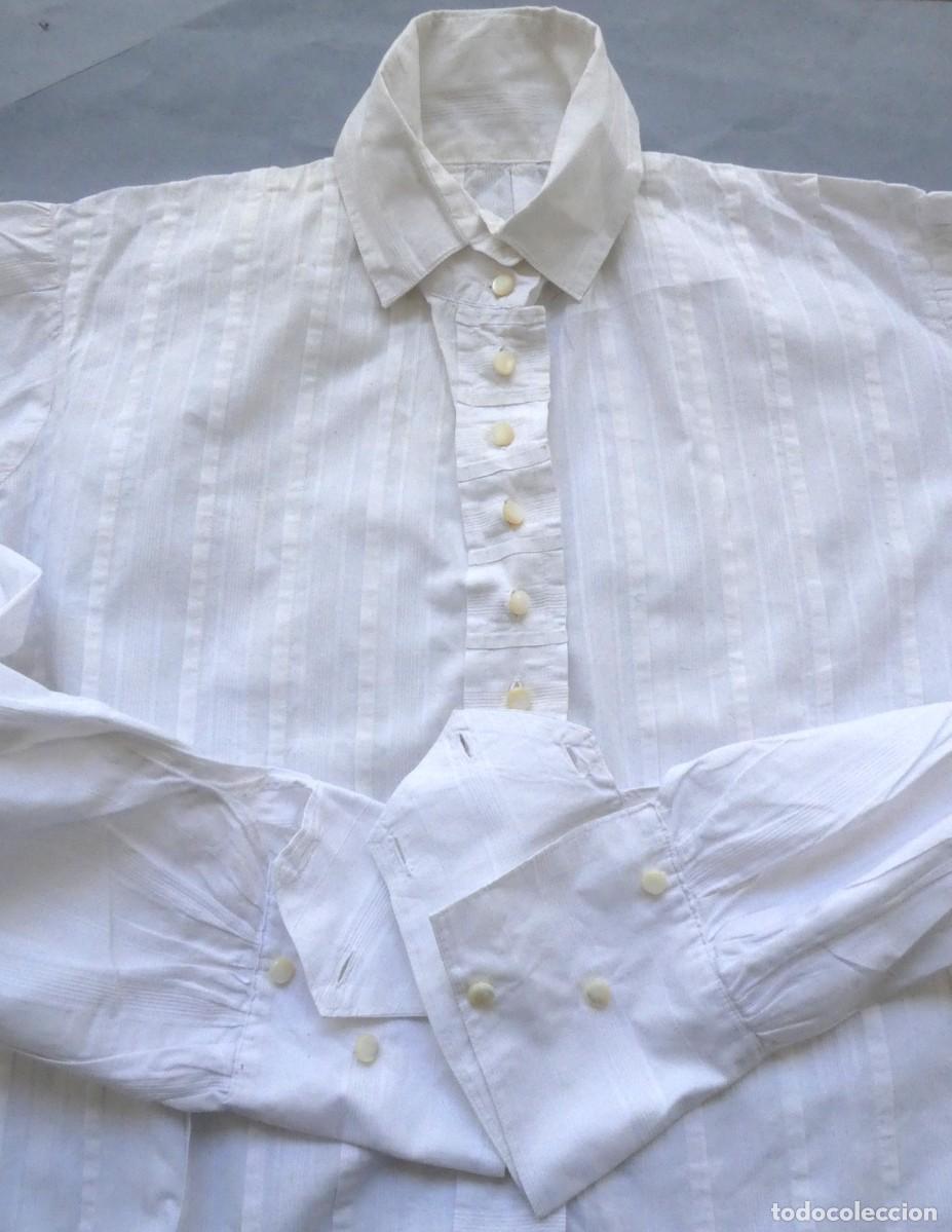 Antig&uuml;edades: ANTIGUA CAMISA DE BATISTA RAYADA PPIO.S.XX