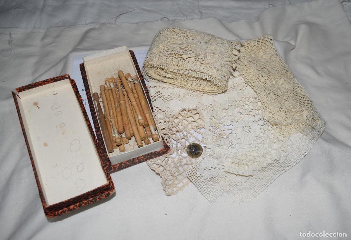 Antiquit&auml;ten: Antiguo/Vintage - Caja con bolillos, diferentes encajes y otras confecciones, artesanos &iexcl;Mira fotos!
