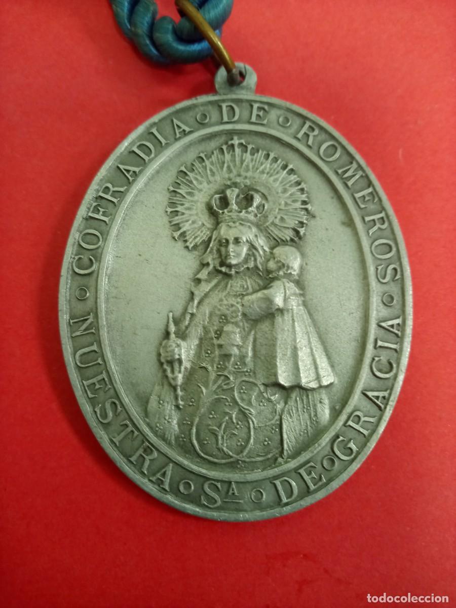 Antig&uuml;edades: Gran Medalla Antigua Virgen de Gracia Cofradia de Romeros. Escorial.
