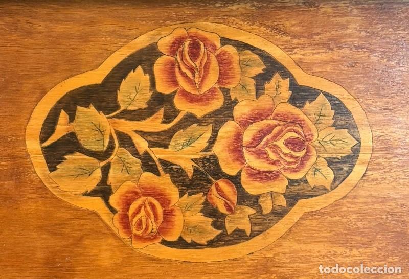 Antig&uuml;edades: Juego de Tres Bandejas de Madera - Foto 4
