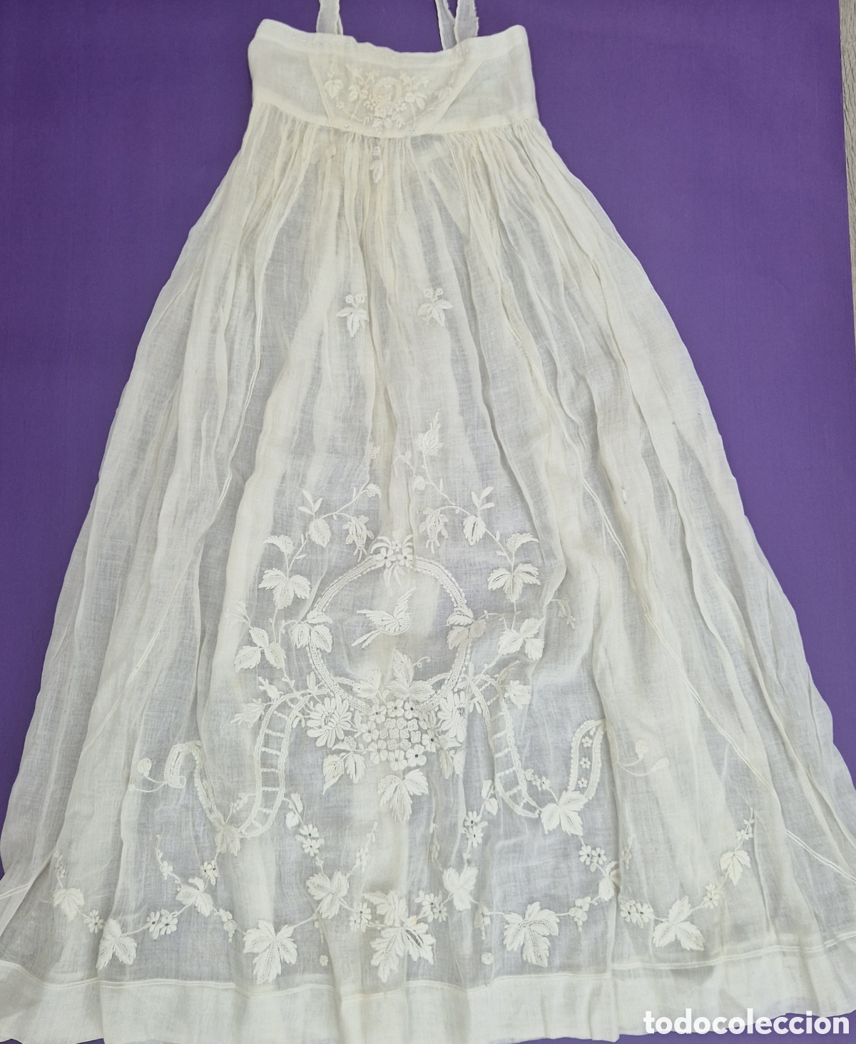 Antig&uuml;edades: Fald&oacute;n de organza de algod&oacute;n bordado - Foto 1