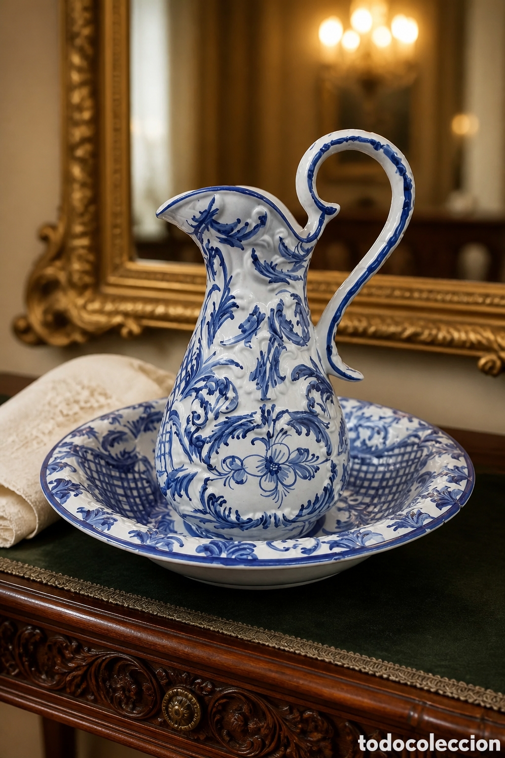 Antig&uuml;edades: Juego de aguamanil y jofaina est&aacute; hecho de cer&aacute;mica blanca con un dise&ntilde;o cl&aacute;sico azul decorado...