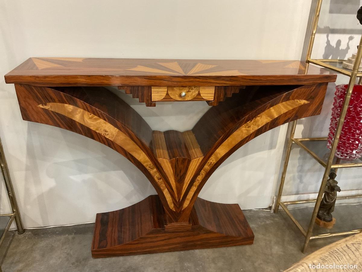 Antig&uuml;edades: Consola estilo art deco en diferentes maderas