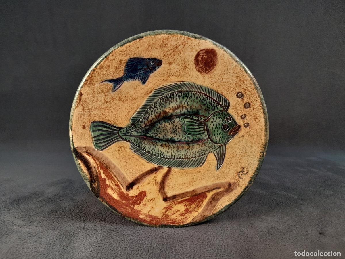 Antiguidades: EUSEBIO D&Iacute;AZ COSTA (1908-1963). PLATO DE CER&Aacute;MICA PINTADO A MANO. 17 CM.