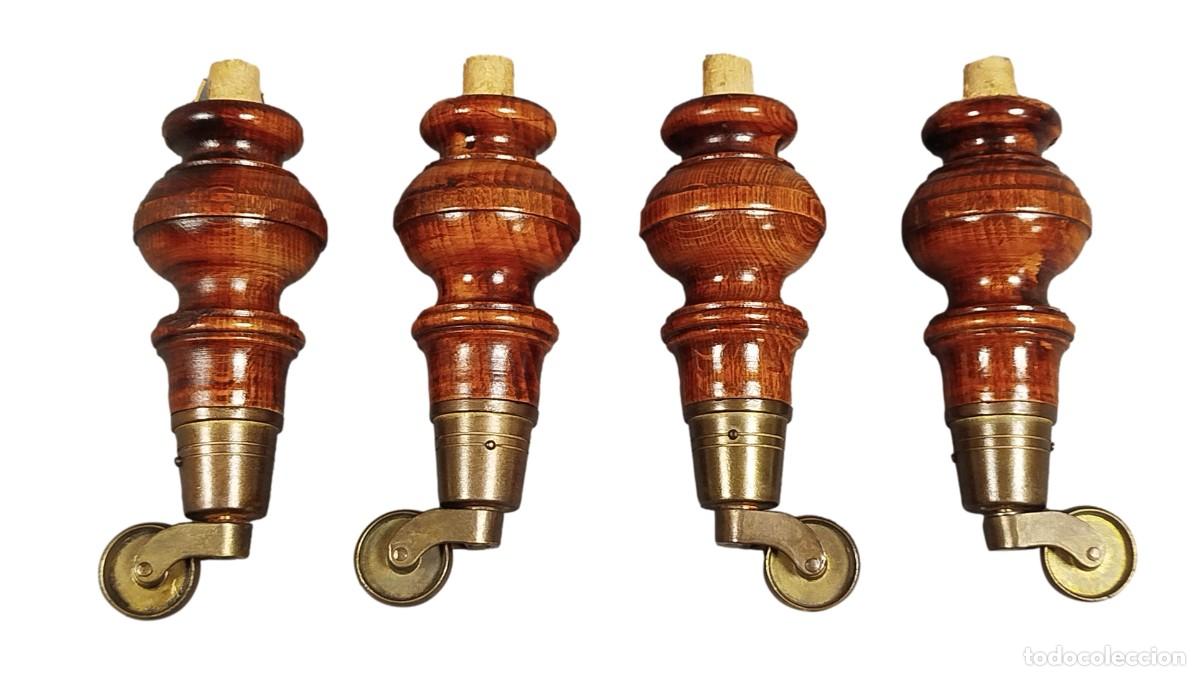 Antig&uuml;edades: PATAS CON RUEDAS PARA MUEBLE PEQUE&Ntilde;O