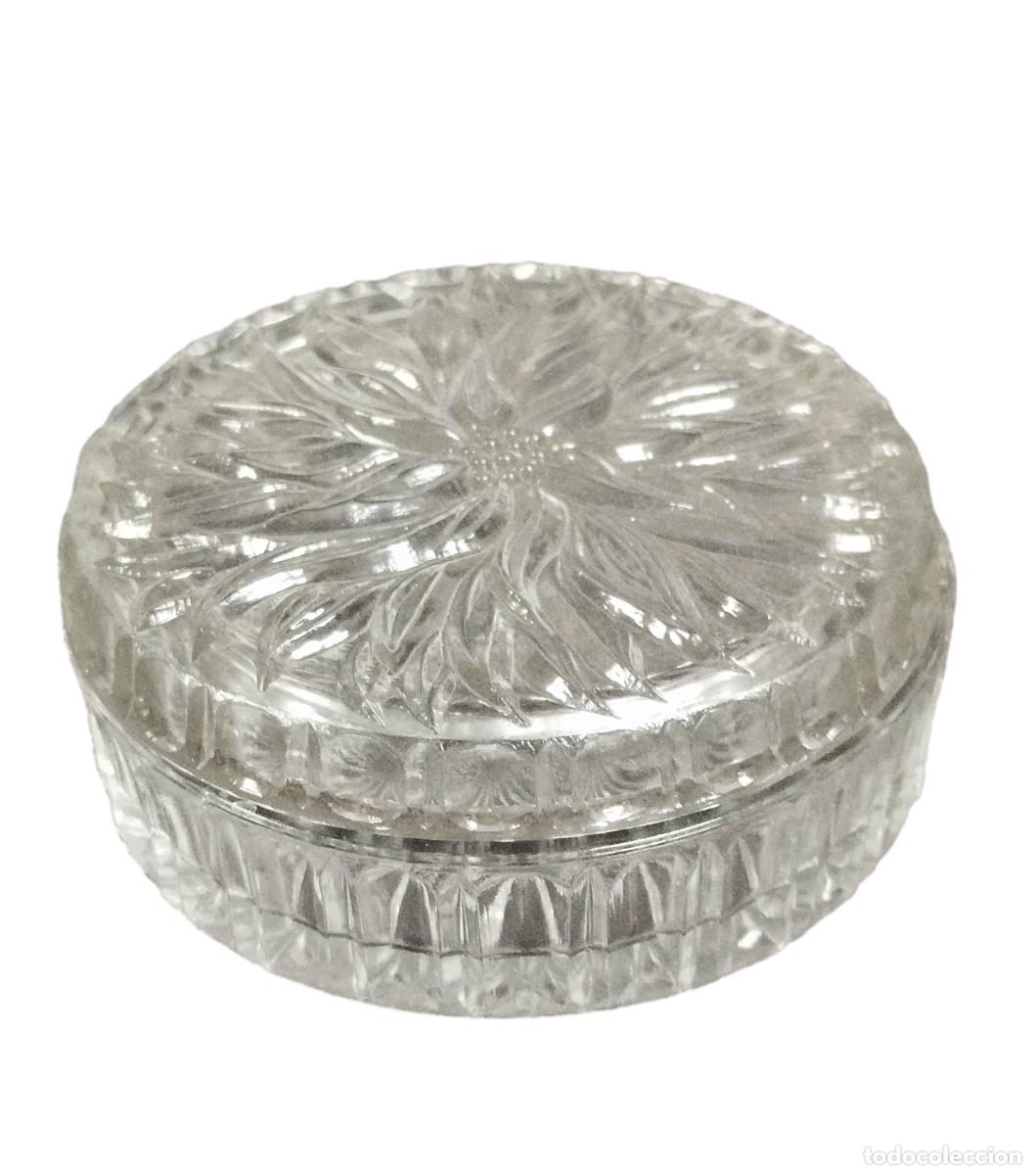 Antig&uuml;edades: CAJA REDONDA DE CRISTAL TALLADO