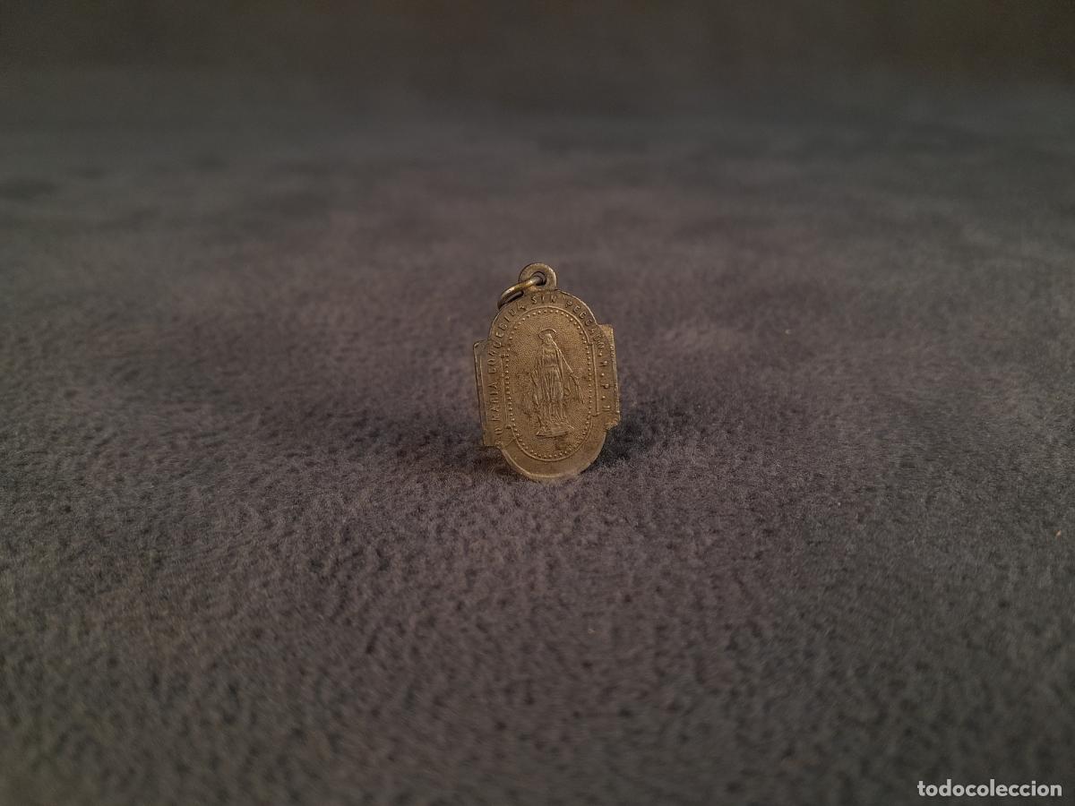Antig&uuml;edades: M-2245.MEDALLA DE LA MILAGROSA Y LOS SAGRADOS CORAZONES EN METAL PLATEADO.MEDIADOS DEL SIGLO XX.