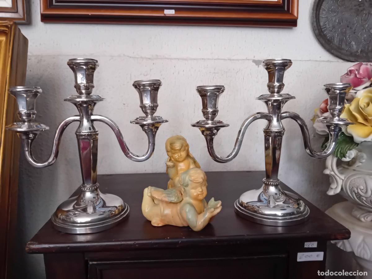 Antig&uuml;edades: Pareja de candelabros estilo Luis XVI de cobre plateado d&eacute;cada de los a&ntilde;os 30/40.