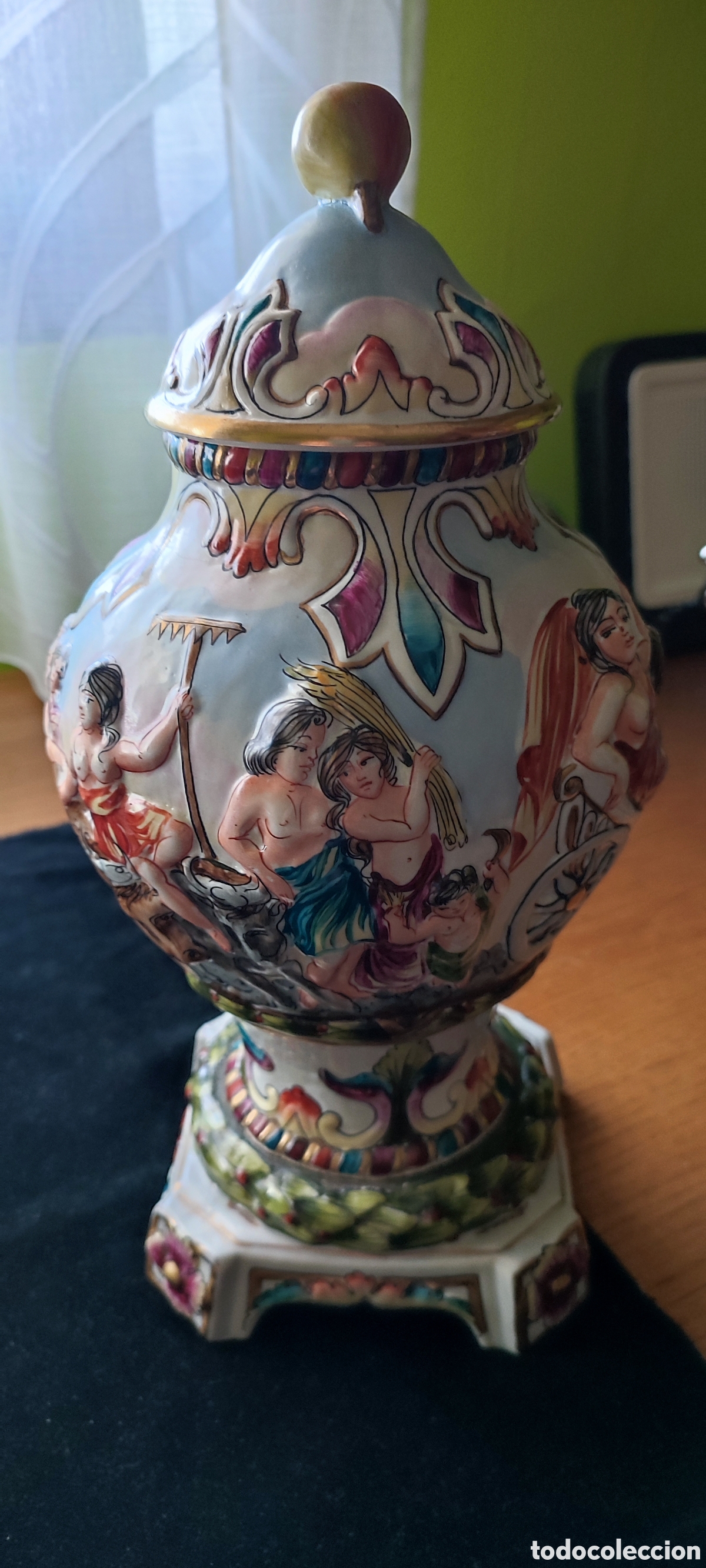 Antig&uuml;edades: Espl&eacute;ndido jarr&oacute;n de porcelana tipo Capodimonte de la marca J. M. &Aacute;lvarez