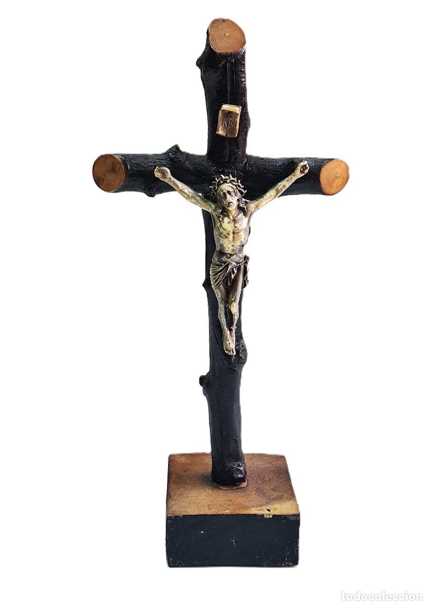 Antig&uuml;edades: &rdquo;Crucifijo antiguo de 23 cm de altura&rdquo;, cruz de altar independiente de madera.