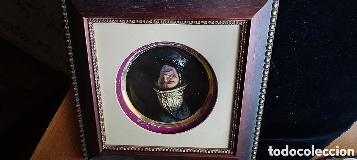 Antig&uuml;edades: Cuadro con plato colgante de porcelana del siglo XIX El hombre del casco de oro de Rembrant