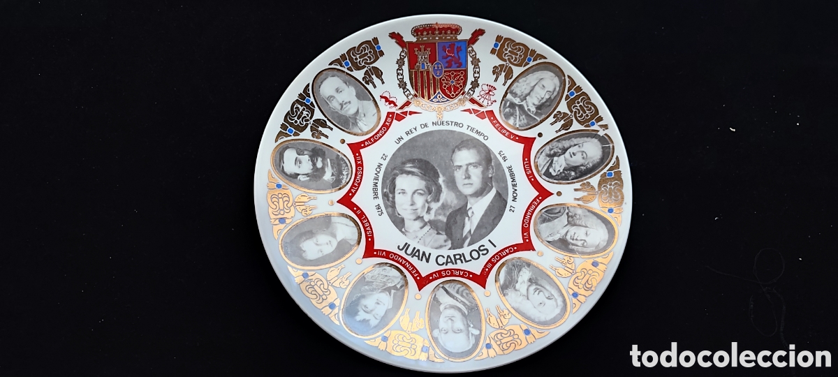 Antig&uuml;edades: Plato de porcelana Valdelvira con la imagen de los Reyes Juan Carlos I y Sof&iacute;a y los Reyes Borbones