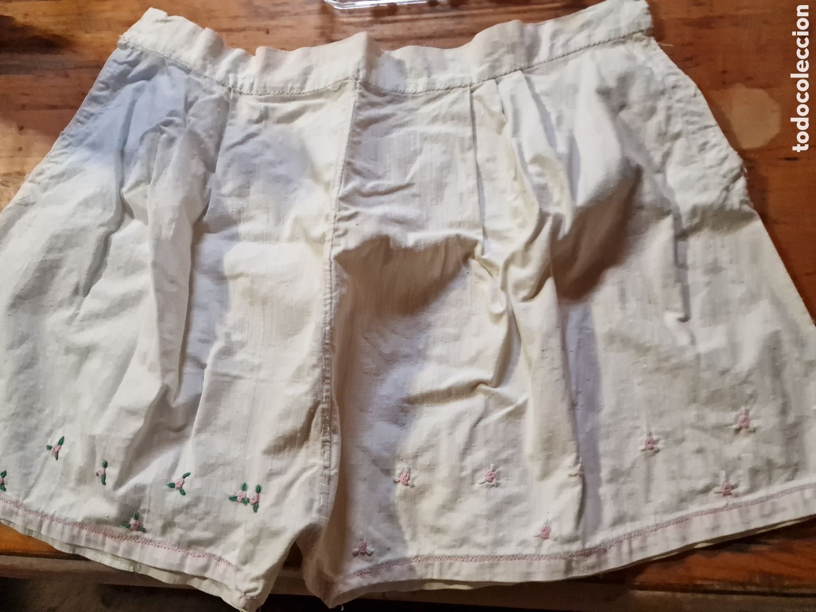 Antig&uuml;edades: Antiguo pantal&oacute;n corto mujer,hecho a mano bordado,ver