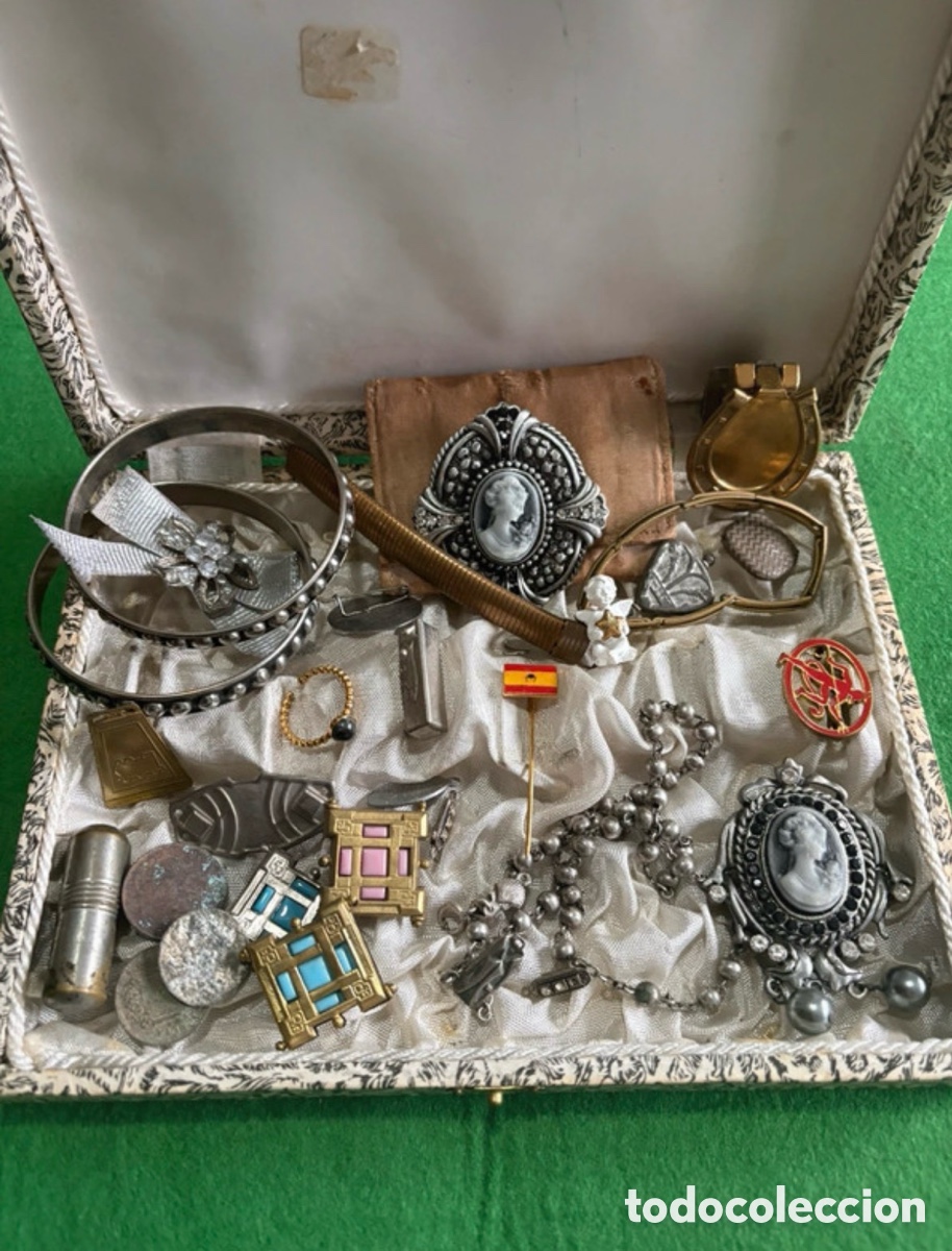 Antig&uuml;edades: Lote de antig&uuml;edades varias