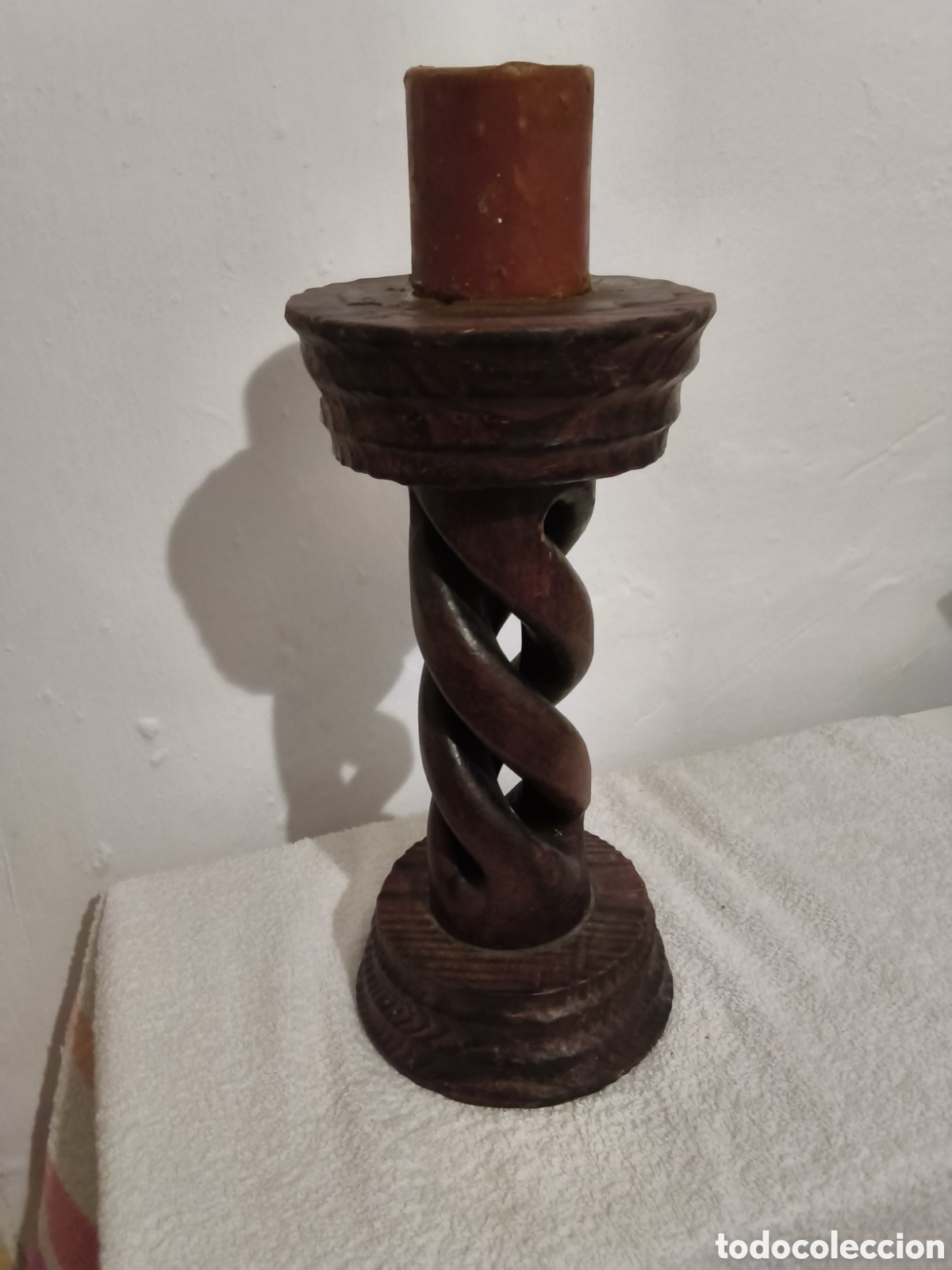 Antig&uuml;edades: Candelabro franc&eacute;s con tallo retorcido - Foto 1
