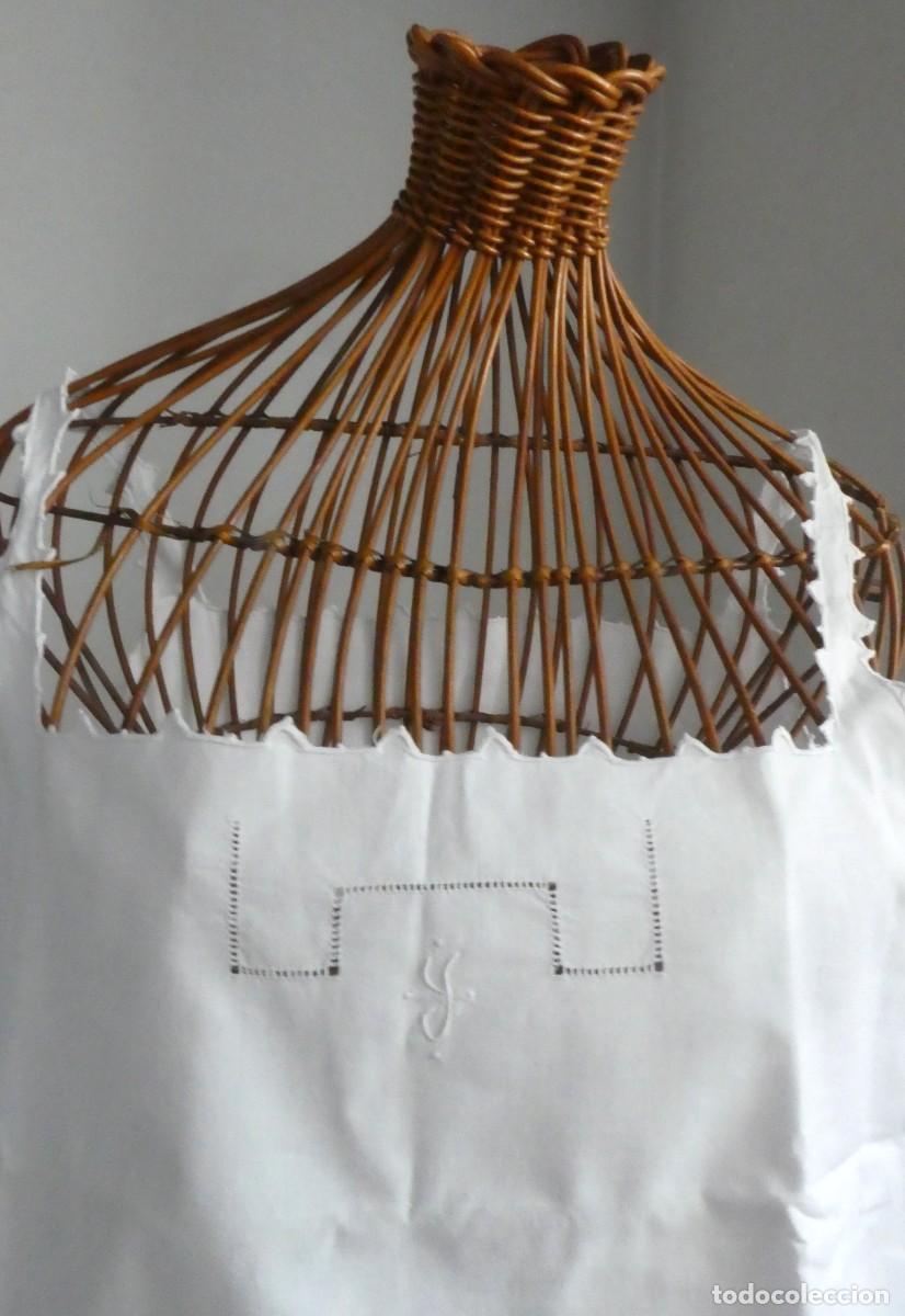 Antig&uuml;edades: ANTIGUO CAMIS&Oacute;N DE ALGOD&Oacute;N CON VAINICAS -INICIAL Y. Y PPIO.S.XX