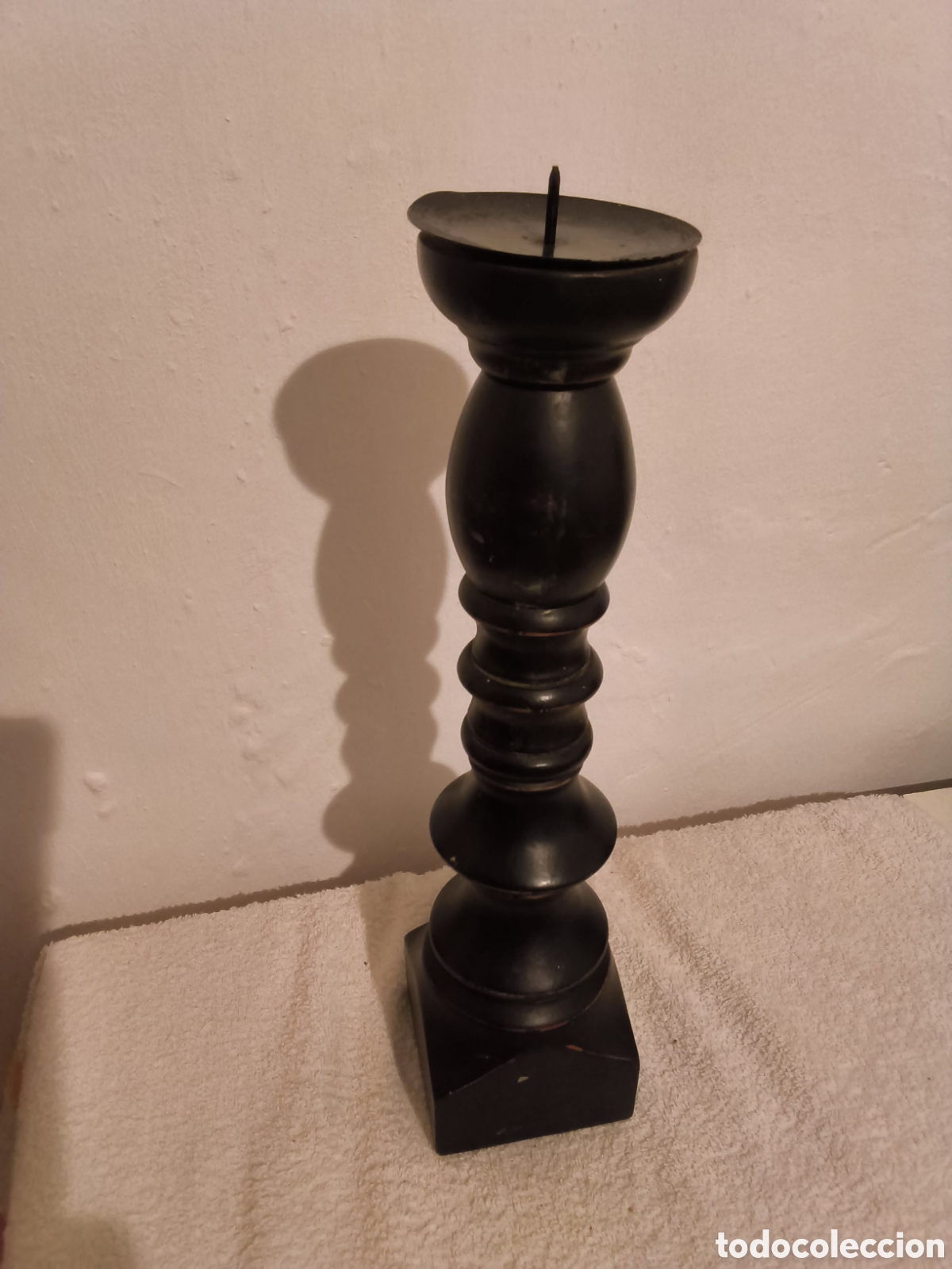 Antig&uuml;edades: Candelabro de madera torneada - Foto 1