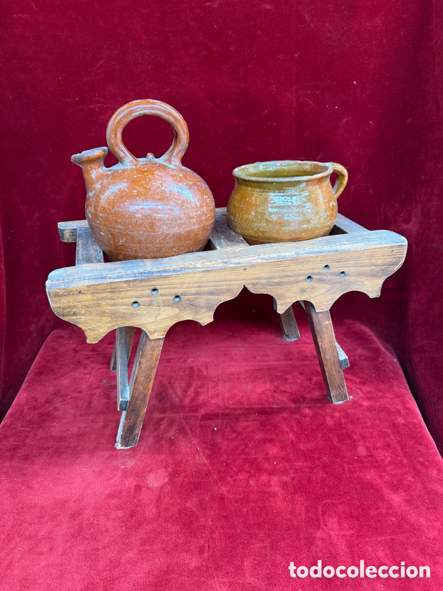 Antig&uuml;edades: Antigua cantarera de madera con aceitera y olla de barro!
