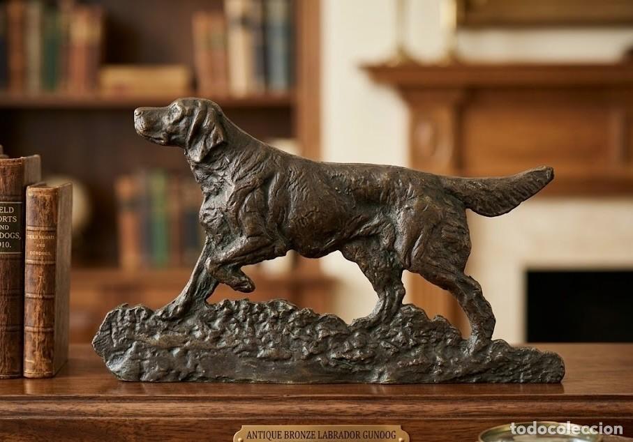 Antig&uuml;edades: Placa antigua de perro en bronce &ndash; pieza original de colecci&oacute;n
