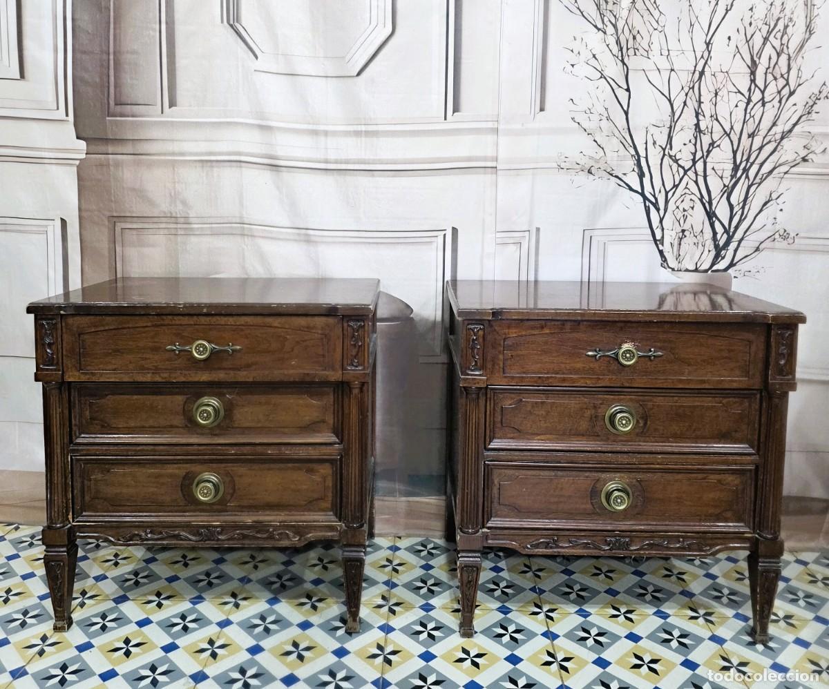 Antig&uuml;edades: Pareja de mesitas de noche de estilo Luis XVI