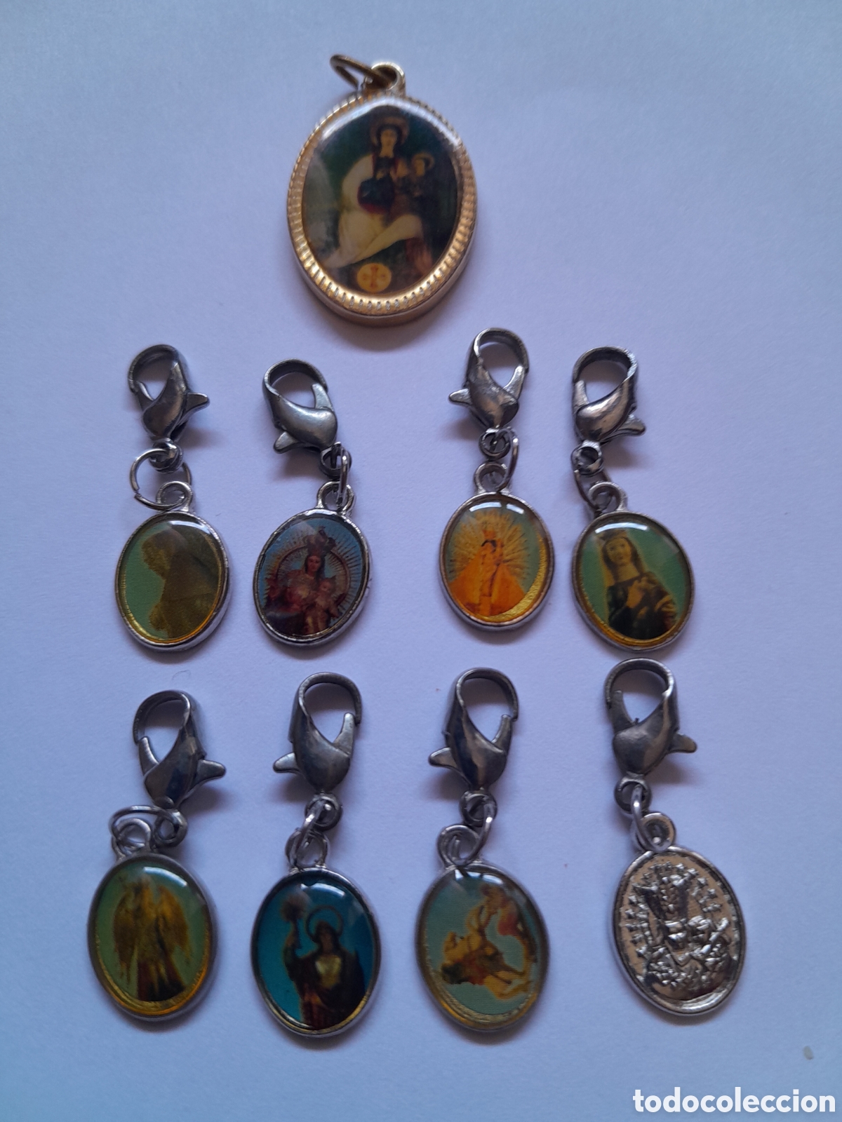 Antig&uuml;edades: Lote 9 Charms Religiosos antig&uuml;os.