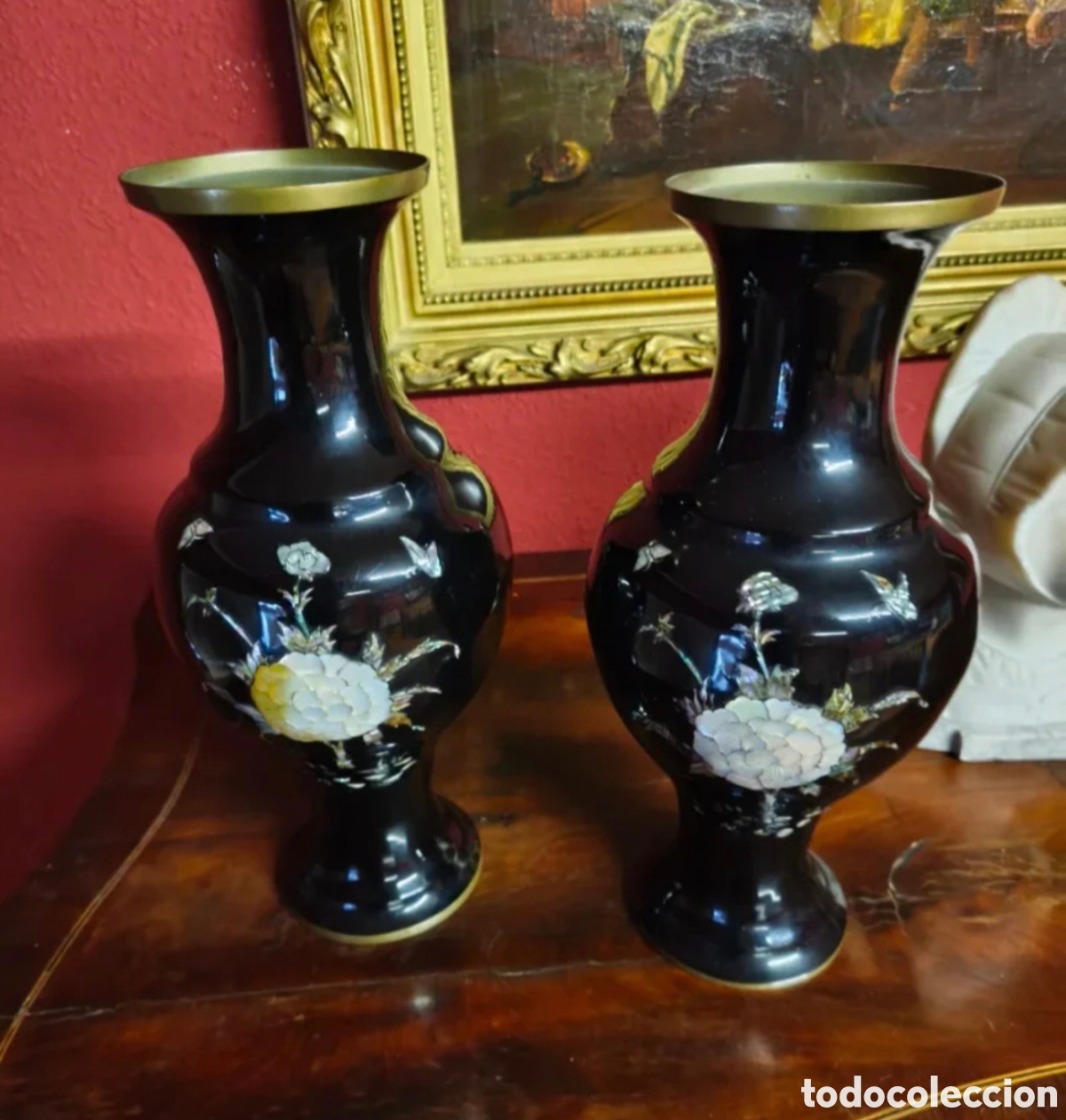 Antig&uuml;edades: Pareja de jarrones en laca y nacar - Foto 1