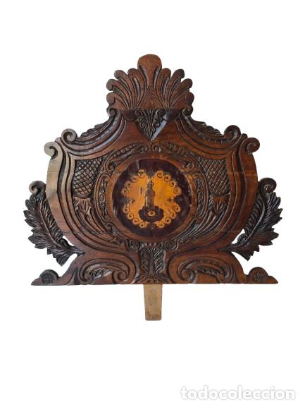 Antiguidades: Copete, Cabecero Isabelino - Talla en Madera de Nogal y Marqueter&iacute;a - S. XIX