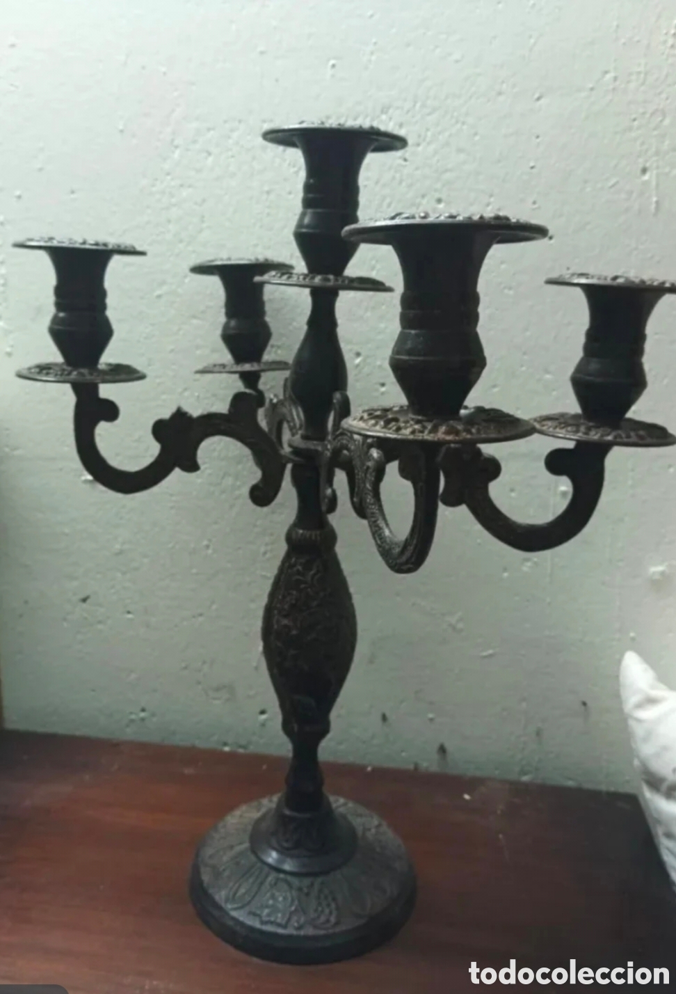 Antig&uuml;edades: &rdquo;Candelabro antiguo de 5 brazos en bronce macizo, estilo cl&aacute;sico&rdquo;.