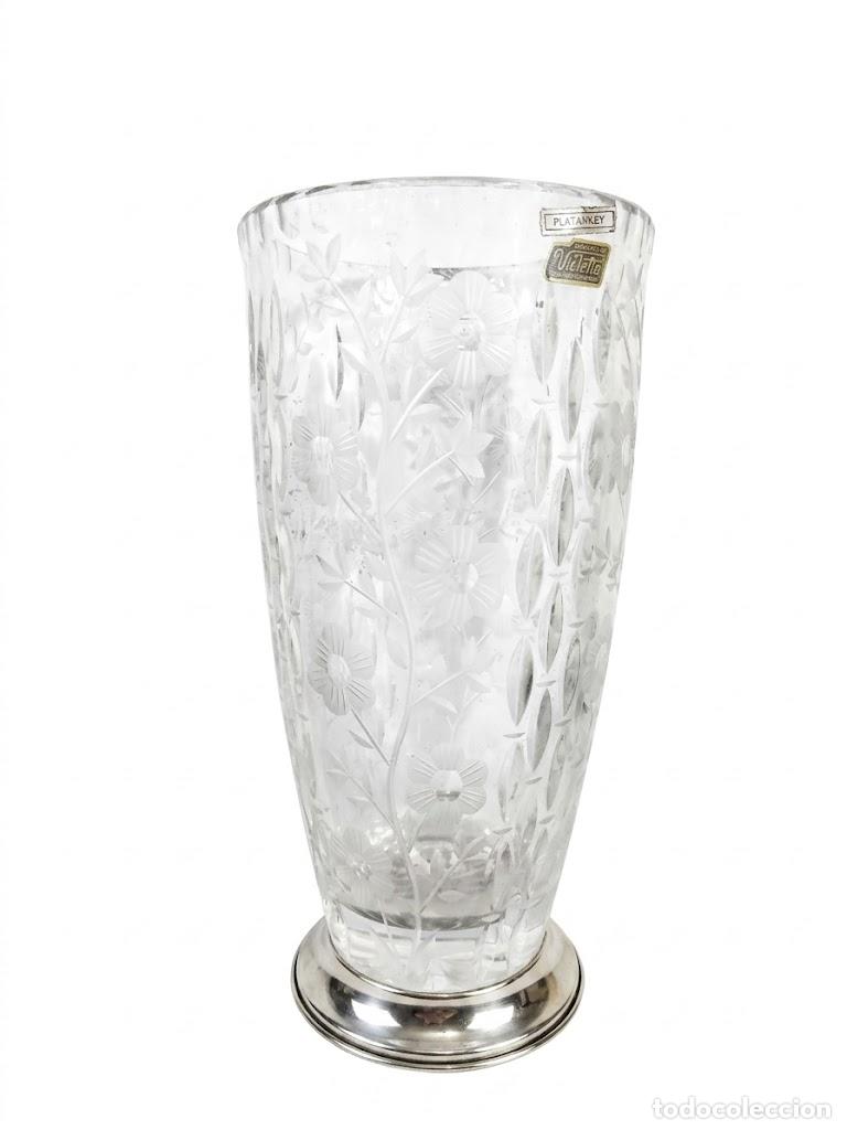 Antig&uuml;edades: GRAN JARR&Oacute;N O FLORERO DE MESA. CRISTAL TALLADO Y BASE EN PLATA. POLONIA. SIGLO XX.