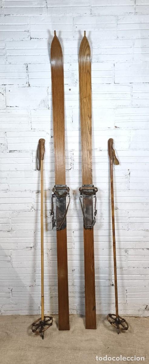 Antig&uuml;edades: Espectaculares esqu&iacute;s de madera antiguos con bastones