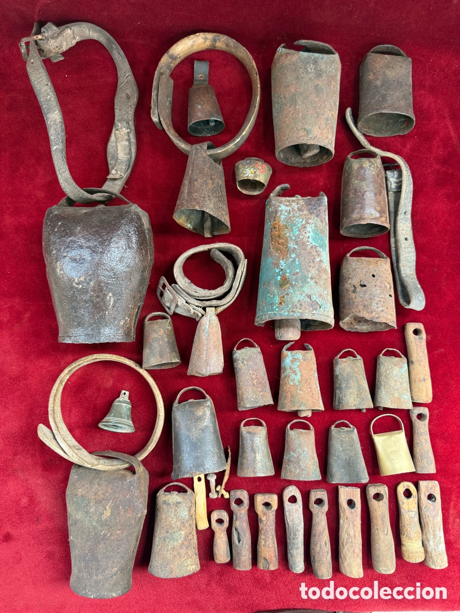 Antig&uuml;edades: Gran lote de cencerros y badajos antiguos!