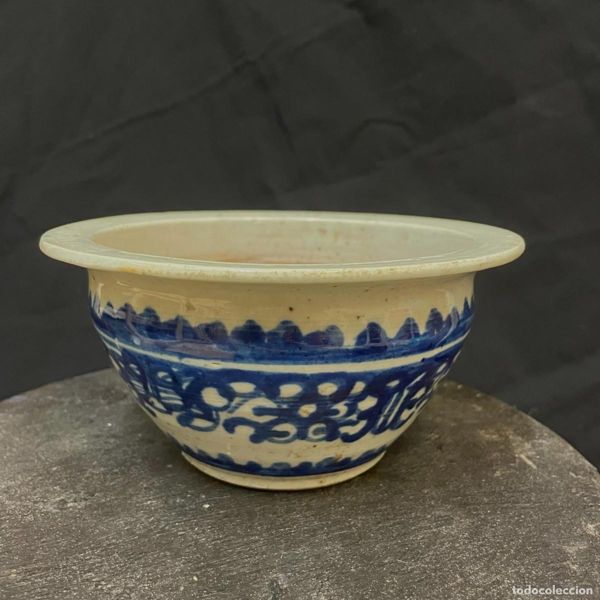 Antiguidades: Incensario, cuenco azul y blanco china siglo XX.