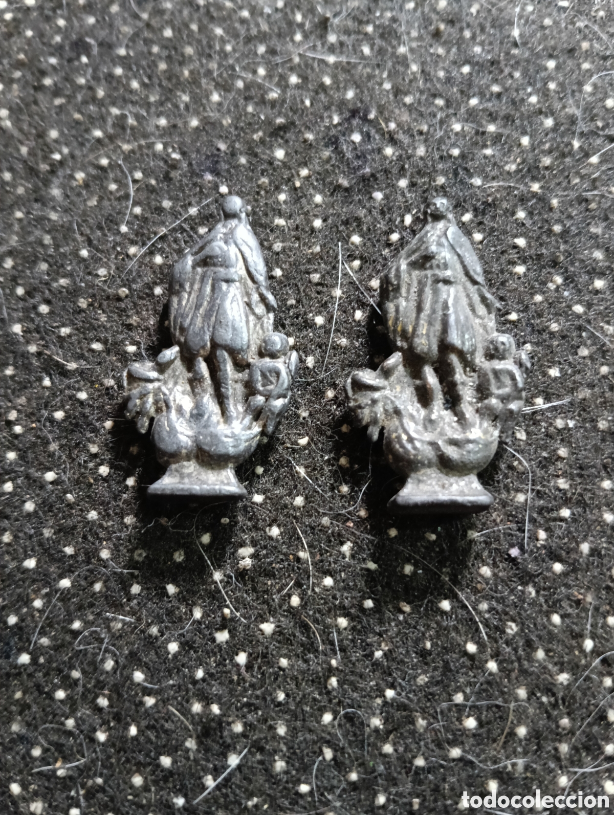 Antig&uuml;edades: Antiguas Imagenes en plomo de la Virgen Inmaculada. Miden 3,5 x 2 cm