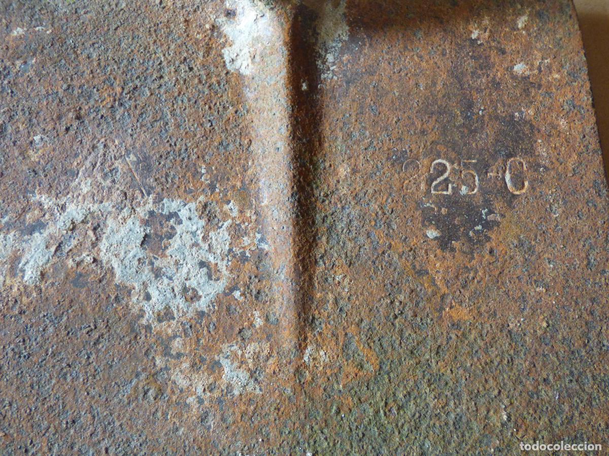 Antig&uuml;edades: Azada muy antigua.Sin mango. - Foto 2