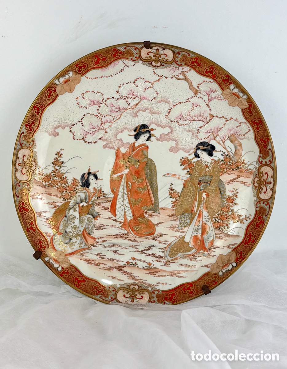 Antiguidades: GRAN PLATO JAPON&Eacute;S KUTANI, PER&Iacute;ODO MEIJI (1880-1920) - 37 X 37 CM